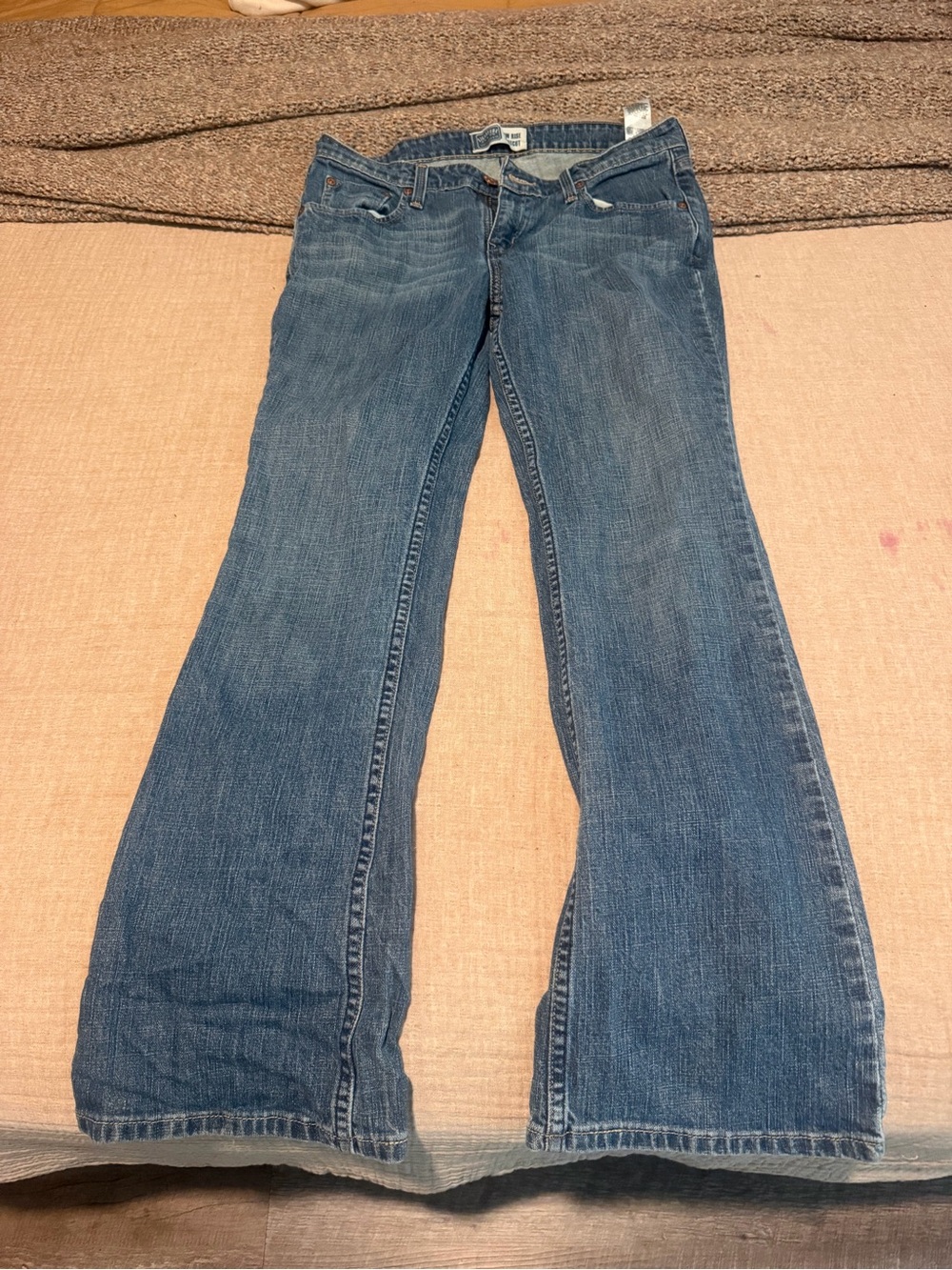 Vintage Levi’s Women’s Blue Bootcut Jeans